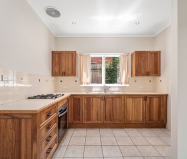 Immaculate garden apartment - Photo 1