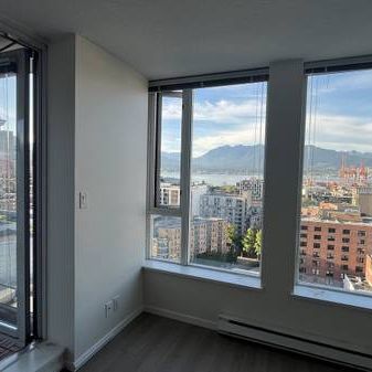 1 bedroom+Den apartment downtown Vancouver, Amazing View near SkyTrain - Photo 1