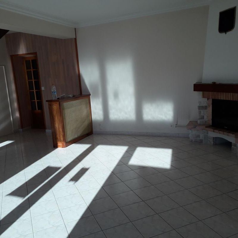 Location Maison 5 pièces 154m² ROCHEFORT 17300 - Photo 1