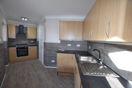 2 bedroom semi-detached house to rent - Photo 3