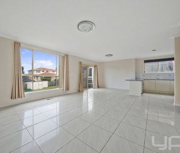 Budget-Friendly Gem in Roxburgh Park - Photo 3