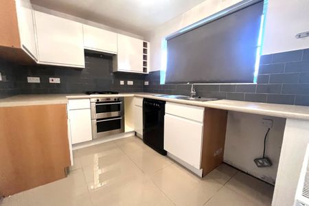 Derwent Close, WATFORD - Photo 5