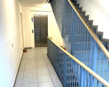 Düsseldorf-Ludenberg: Balkonwohnung am Waldrand mit 2 Bädern + TG-Platz! - Photo 2