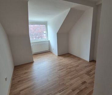 Charmante 4-Zimmer Altbau-Mansarden-Wohnung mitten in Ebelsberg im ... - Foto 3