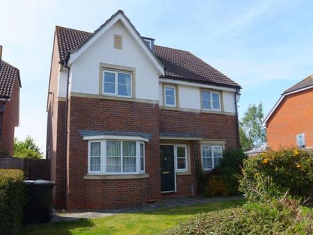 4 bedroom detached house to rent - Photo 2