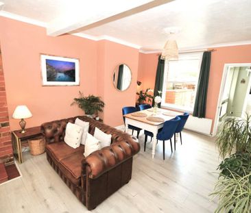 2 bedroom end of terrace house to rent - Photo 3