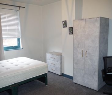 Silverwell Street, Bolton - Photo 4