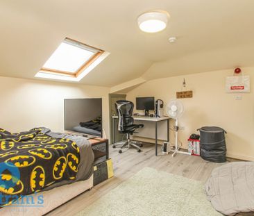 10 bed Semi-Detached House for Rent - Photo 1