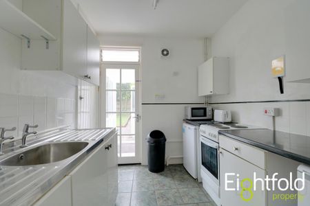 4 bedroom terraced house to rent - Photo 4