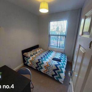 1 bedroom in a house share to rent - Photo 2