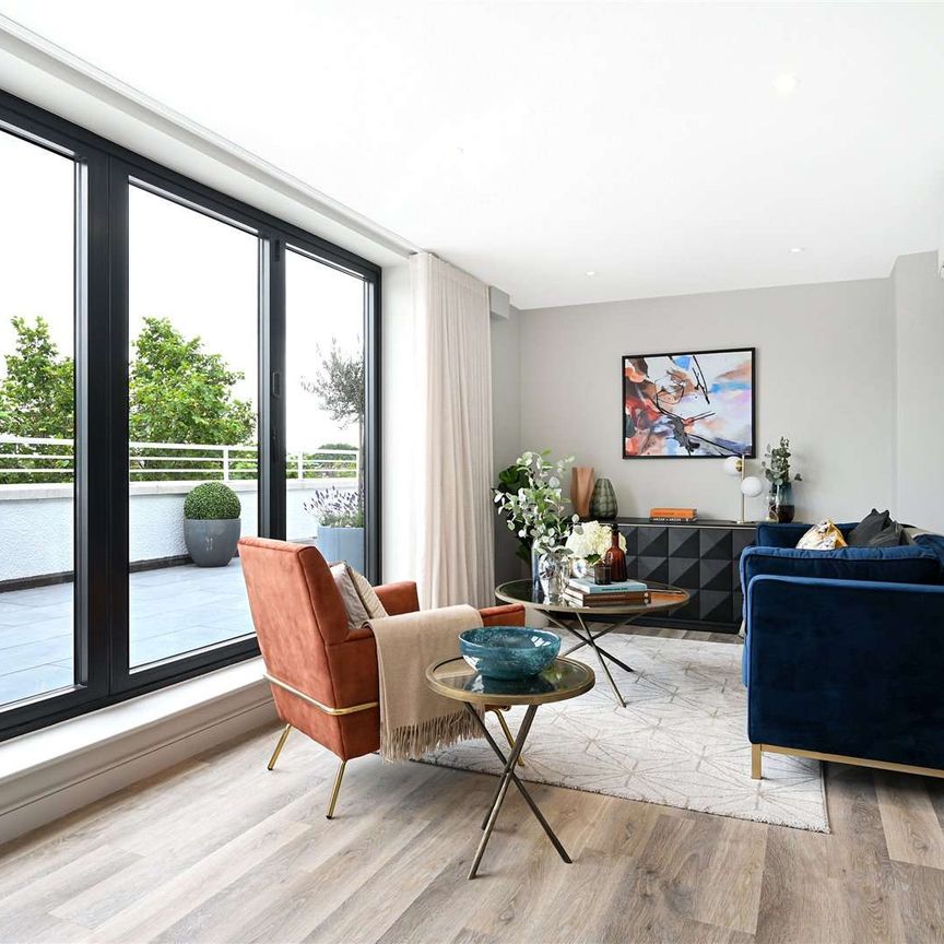 A truly stunning brand new two bedroom apartment with the most impressive 500sqft terrace spanning the entire width of the apartment. - Photo 1