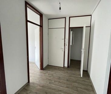 Tapezierte Wohnung mit Balkon in Familienfreundlicher Umgebung - Photo 6