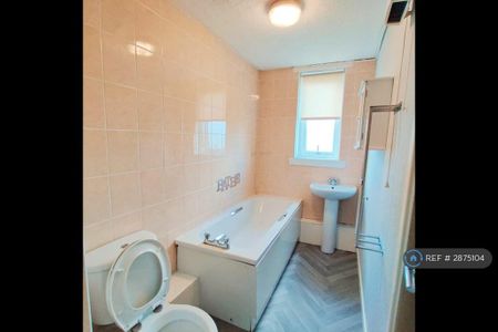 3 bedroom maisonette to rent - Photo 4