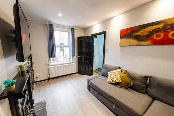 2 bedroom terraced house to rent - Photo 1