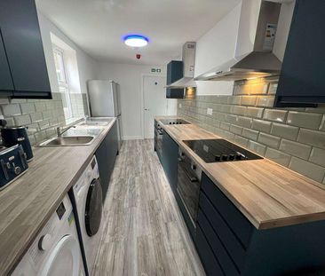 Stunning Room with Private En-Suite – Just 5 Minutes from Watford G... - Photo 1