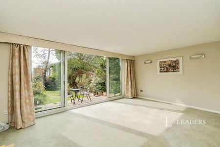 4 bedroom terraced house to rent - Photo 2
