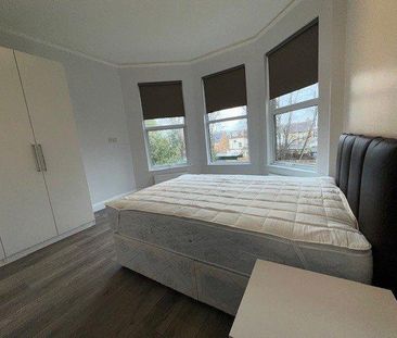 3 bedroom flat to rent - Photo 4