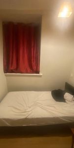 Room in a Shared Flat, Upper Richmond Road West, SW14 - Photo 4