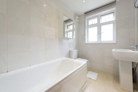 4 bedroom semi-detached house to rent - Photo 2