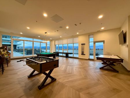 1 Bdrm+Den at Water St. By the Park - Photo 3