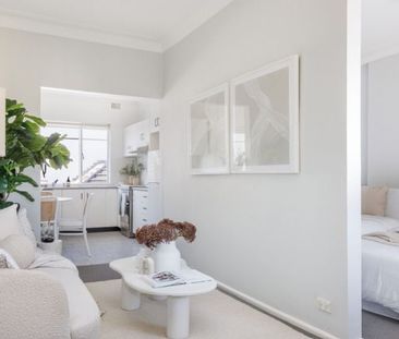 Boutique Studio Apartment with Leafy Park Views - Photo 6