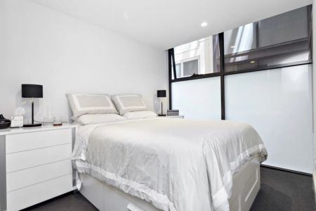 Stylish South Yarra Apartment in a Premium Lifestyle Precinct! - Photo 4