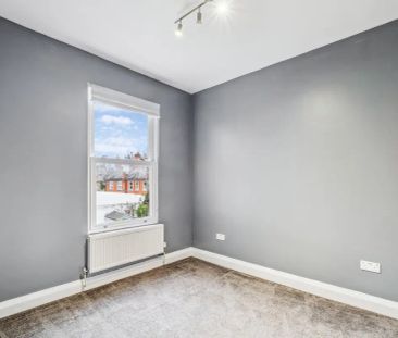 3 bedroom flat in London - Photo 6