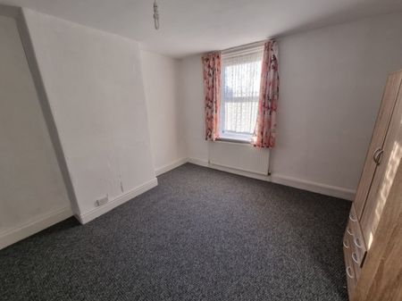 2 bed Terraced - To Let - Photo 2