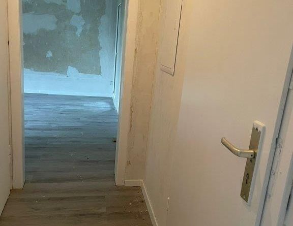 Tapezieren - Einziehen - Wohlfühlen**1Zi, Balkon - Foto 1