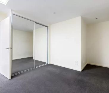 Two level apartment steps to Darling Street - Photo 5