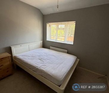 1 bedroom in a house share to rent - Photo 2