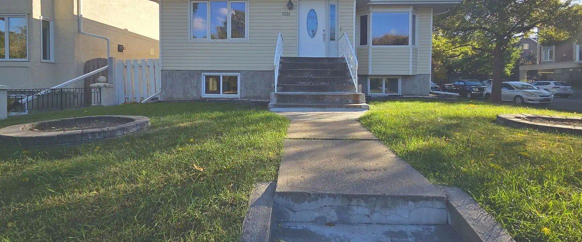 4 Bed 2 Bath House Right on the River – Single Detached Garage — 4 Bedrooms House - Photo 1