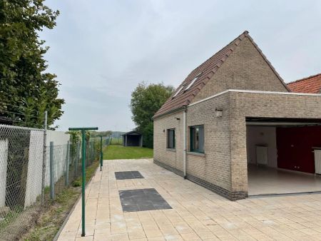 Laagbouwvilla met ruim bijgebouw (garage met studio) - Photo 2