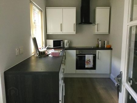 39 Donegall Avenue, Belfast, BT12 6LS - Photo 2