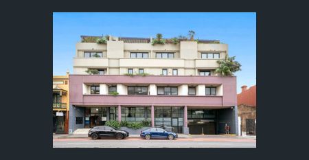 Modern upscale Inner-city apartment - Photo 5