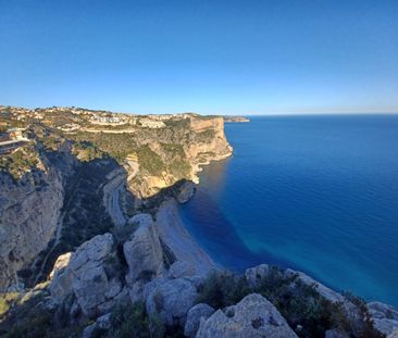 Villa for rent with 4 bedrooms and 3 bathrooms with stunning views - Photo 1