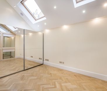 3 bedroom mews to rent - Photo 1