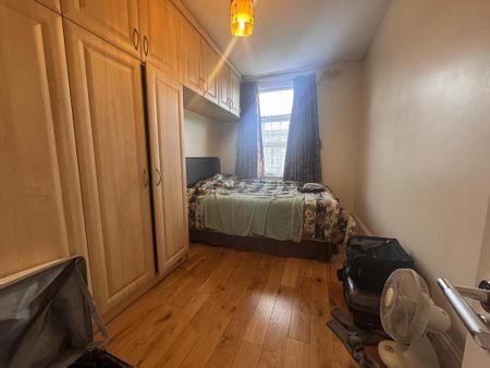 3 bedroom flat to rent - Photo 4