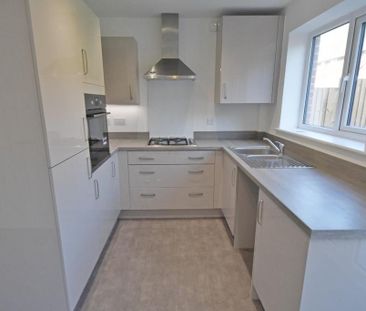 3 bedroom semi-detached house to rent - Photo 5