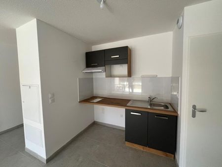 location Appartement T2 DE 47m² À CASTELGINEST - Photo 3