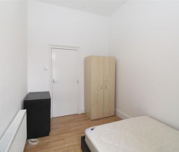 3 bedroom flat to rent - Photo 6