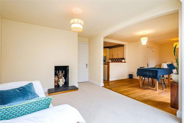4 bedroom bungalow to rent - Photo 1