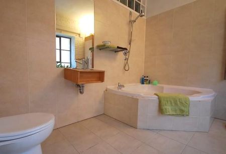 2 bedroom flat in 2 Fawe Street - Photo 3