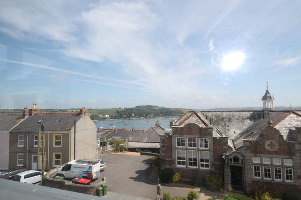 Clare Terrace, Falmouth - Photo 1