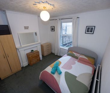 4 Bed Semi-Detached House, Rainton Road, SE7 - Photo 6