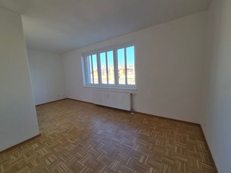 Singlewohnung in ruhiger Wohnanlage **Wohnküche und Schlafzimmer – große Loggia** im 2. Stock ** fix zugeordneter PKW Abstellplatz - Foto 3