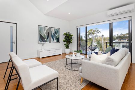 Spacious 4 Bedroom Townhouse - Photo 2