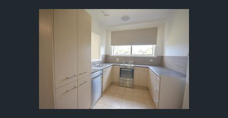 In Sought after Seaford location - Spacious 3 Bedroom, 2 Bath Family Home - 2 Living Areas - Photo 4