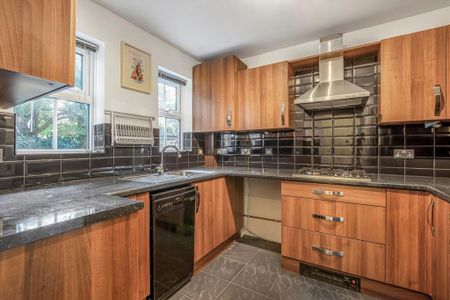 3 bedroom semi-detached house to rent - Photo 4