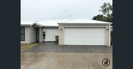 STUNNING HOME + DOUBLE GARAGE - Photo 4